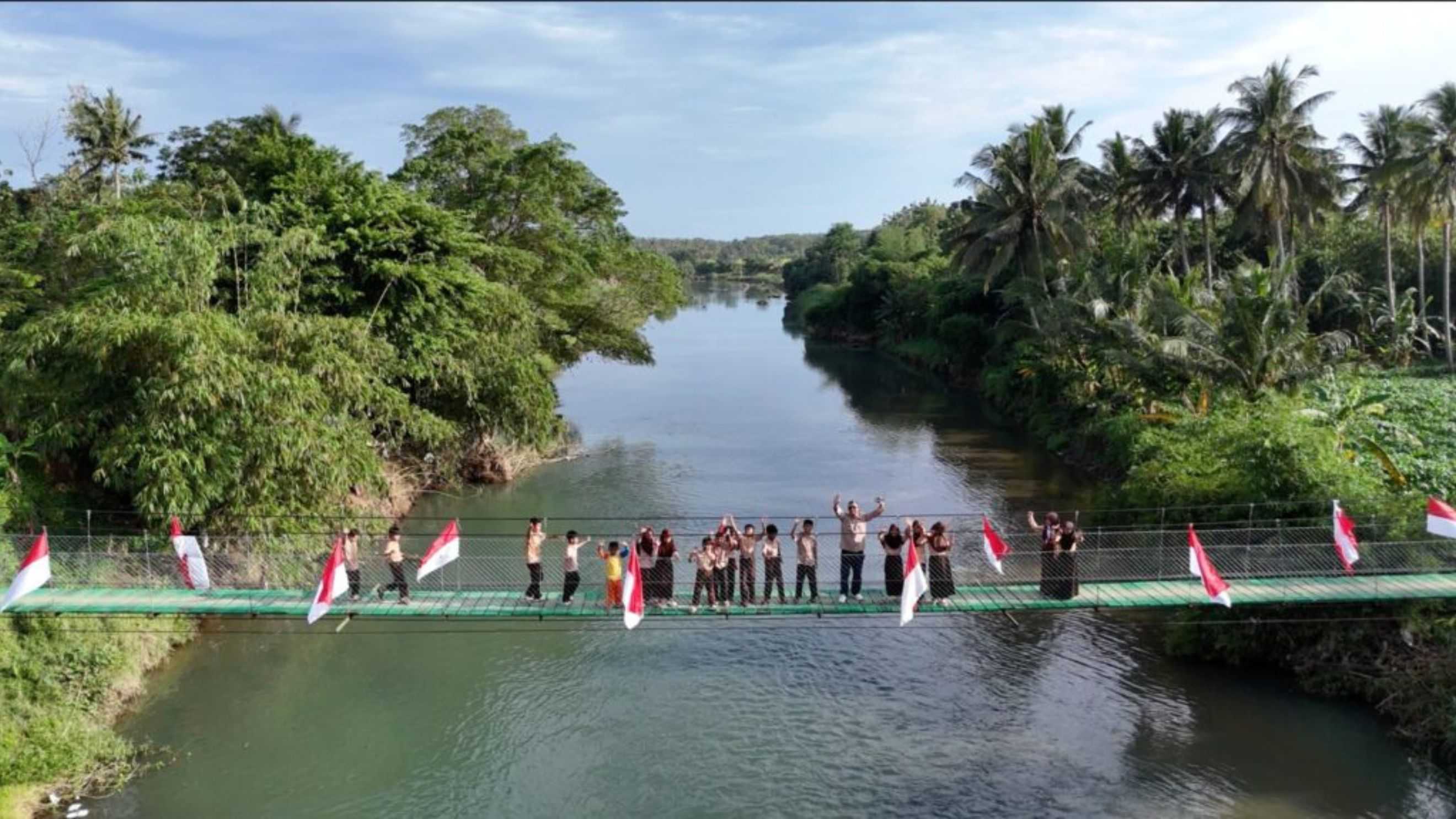 Jembatan Gantung Cipalebuh Jadi Akses Baru Warga Pameungpeuk